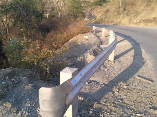 Tamaño personalizado Terminal de cola de pescado Fin de la barandilla de protección de la carretera galvanizado Fin de alas para seguridad al aire libre