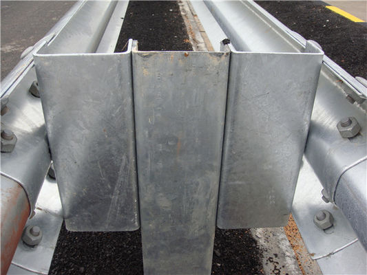 Barandillas de protección de carreteras U Post y barandillas de protección de acero espaciador personalizado para Q235 Q345