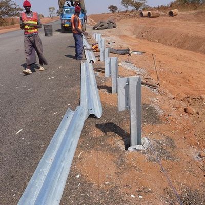 Barandillas de protección de carreteras U Post y barandillas de protección de acero espaciador personalizado para Q235 Q345