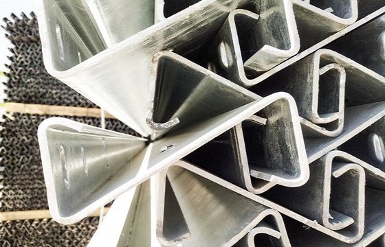 Seguridad al aire libre en caliente empapado galvanizado con viga corrugada de acero Autopista barandilla de protección Z Post