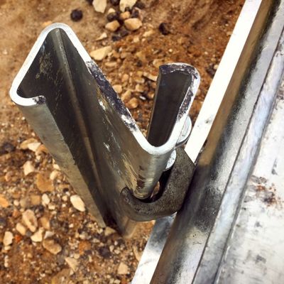 Alta Durabilidad Z Forma de la autopista barandillas de protección con acabado revestido con polvo galvanizado