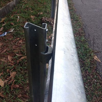 Alta Durabilidad Z Forma de la autopista barandillas de protección con acabado revestido con polvo galvanizado