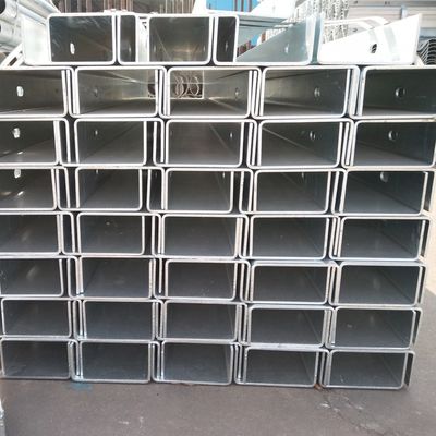 Excelente rendimiento de los postes en forma de U para la barrera recta en la seguridad del tráfico