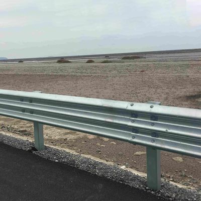 Seguridad vial Barrera recta barrera de acero galvanizado a la descarga
