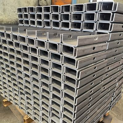 Pista de cercas de acero de tipo U de tipo ISO para barandillas de protección de carreteras laminadas en caliente