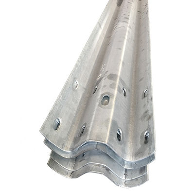 Protección del tráfico con barandillas de acero zinc galvanizadas con recubrimiento en polvo