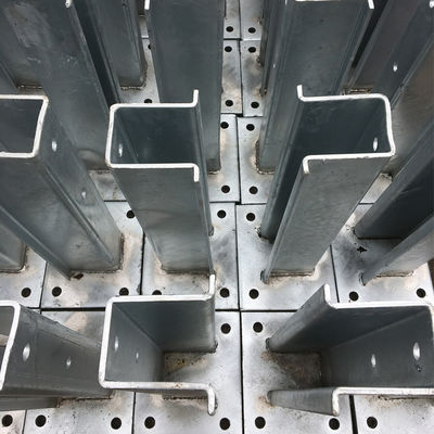 Puntos de vallas de acero inoxidable galvanizados y laminados en caliente con brida personalizada