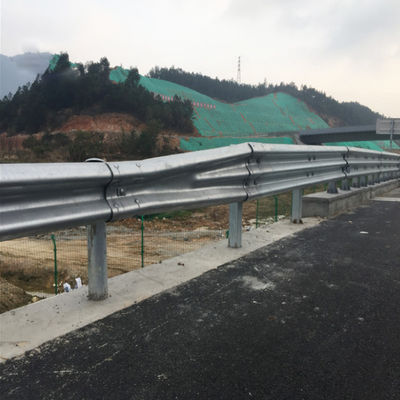 ISO9001 2008 Certificado Hot Dip Galvanizado Barrera de acero inoxidable Barrera de seguridad vial