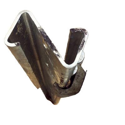 Punto Z galvanizado en caliente de acero inoxidable para seguridad vial y resistencia a la corrosión
