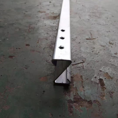 Punto Z galvanizado en caliente de acero inoxidable para seguridad vial y resistencia a la corrosión