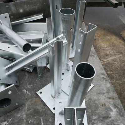 Post de brida de metal galvanizado anticorrosión para la seguridad y la fiabilidad de la carretera