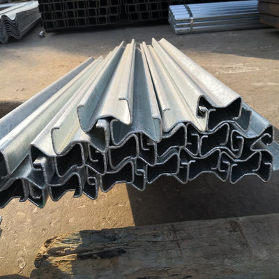 Post de acero de metal Sigma galvanizado en caliente personalizado para barandillas de carreteras