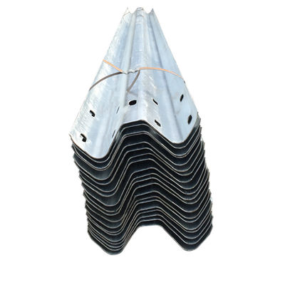 Q235 Q345 Barrera de choque de vigas corrugadas Barrera de protección de carreteras galvanizadas para la seguridad vial