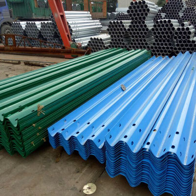 Barandillas de protección de carreteras galvanizadas y corrugadas para el mercado de Kenia Diseño personalizado