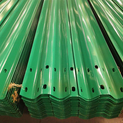 Barandillas de protección de carreteras galvanizadas y corrugadas para el mercado de Kenia Diseño personalizado