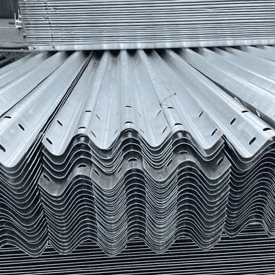 Seguridad al aire libre EE.UU. Aashto Estándar Hot Dip Galvanizado de la carretera Guardrail Barrera de tráfico