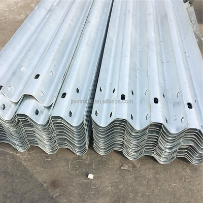 U Post And U Spacer Highway Guardrail de conformidad con la norma AASHTO M-180 para Angola