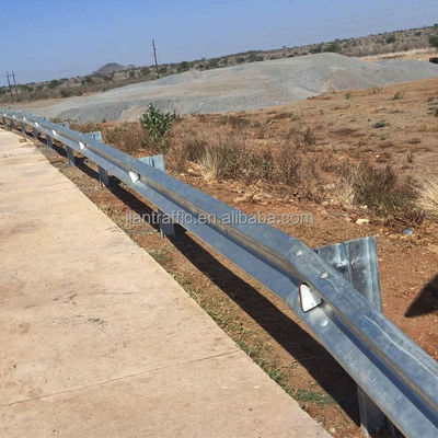 Rejillo de cercas metálicas estándar AASHTO M-180 Q235 Q345 para la prevención de accidentes de tráfico