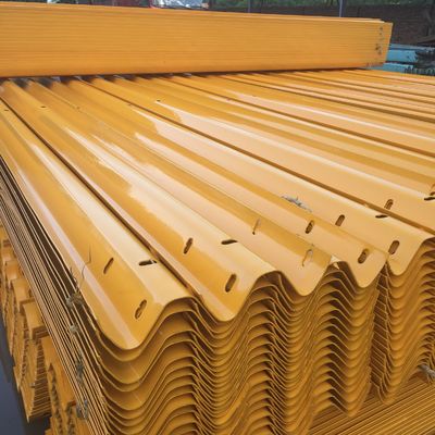 Seguridad vial 550g Zinc Coated Corrugated Highway Guardrail con diseño personalizado