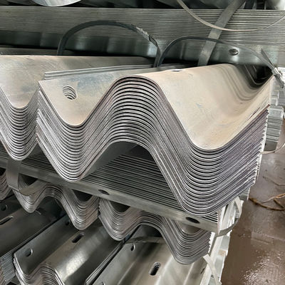 Rejillo de protección de vigas W galvanizado en caliente con recubrimiento de zinc personalizado para la protección del tráfico africano