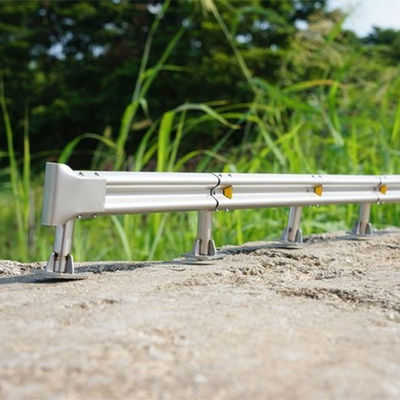 Tamaño personalizado W viga Aashto M180 Acero galvanizado baranda de protección de la carretera para la seguridad vial