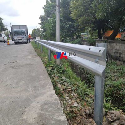 En1317 N1 Valla de acero Autopista barrera de seguridad barrera de tráfico dos barreras de choque de vigas de onda personalizado