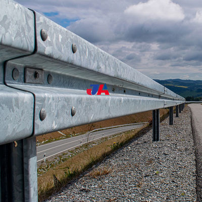 En1317 N1 Valla de acero Autopista barrera de seguridad barrera de tráfico dos barreras de choque de vigas de onda personalizado