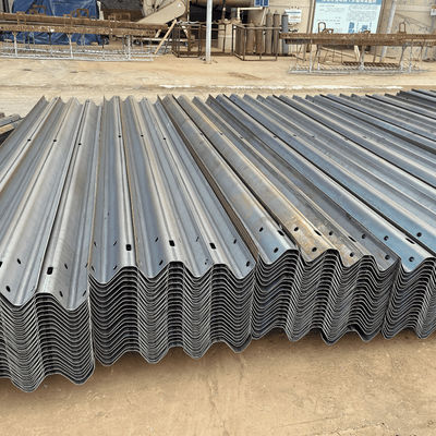 Mercado de Indonesia Seguridad vial barandillas galvanizadas con 550-600 g/m2 de revestimiento de zinc