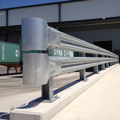 Tecnología galvanizada en caliente y laminada en frío Autopista personalizada Acero corrugado barrera de protección de la carretera
