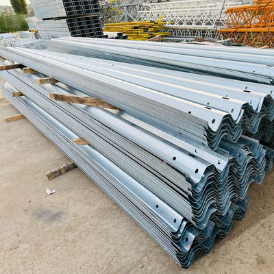 Tecnología galvanizada en caliente y laminada en frío Autopista personalizada Acero corrugado barrera de protección de la carretera
