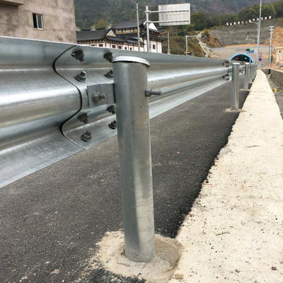 Certificado de seguridad CE/BV/ISO Q235B Q345B Barandillas de acero para la protección de carreteras