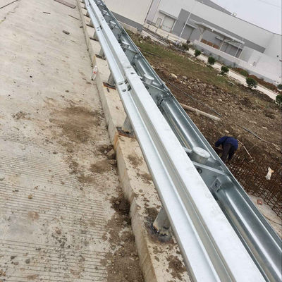 Certificado de seguridad CE/BV/ISO Q235B Q345B Barandillas de acero para la protección de carreteras