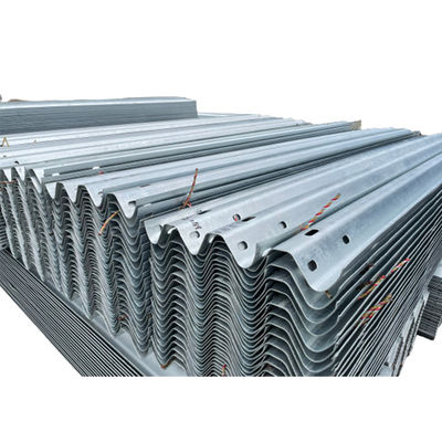 Barrera de choque de barrera de protección de viga W galvanizada en caliente para la seguridad del tráfico en las carreteras