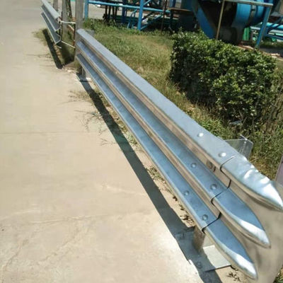 Barrera de choque de barrera de protección de viga W galvanizada en caliente para la seguridad del tráfico en las carreteras
