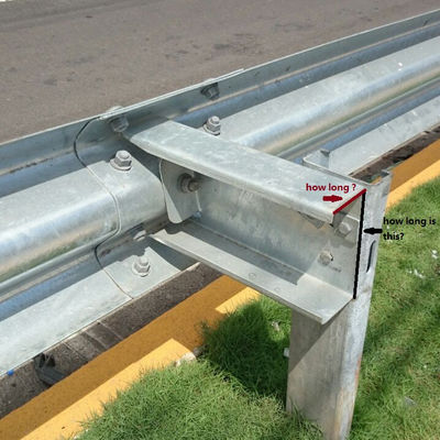 Barranco de protección de la carretera de acero galvanizado estándar AASHTO M-180 con bloque de espaciador trapezoide usado para la seguridad del tráfico