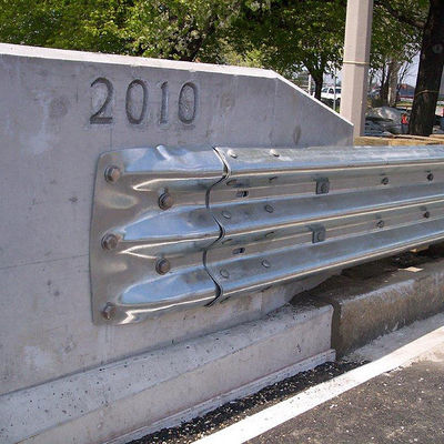 Color personalizado de zinc revestido de carreteras onduladas con puente terminal para la carretera