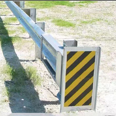 Barranco de protección de la carretera de vigas de neumáticos galvanizadas en caliente con extremo terminal de acero SKT exportado a África