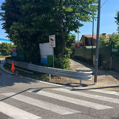 Seguridad vial Barras corrugadas de acero baranda de protección de carreteras con poste Z para el mercado africano