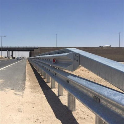 Barrera de protección de carretera de acero de tres olas con tamaño personalizado y tecnología galvanizada en caliente