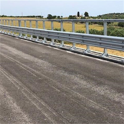 Producción de barandillas de protección de carreteras de acero galvanizado Q345 SJ345R
