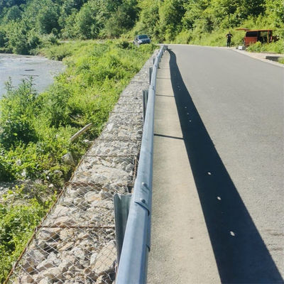 ISO 9001/14001/18001 Certificado Q235 Q345 Barranco de protección de la carretera de haz oeste para la seguridad del tráfico