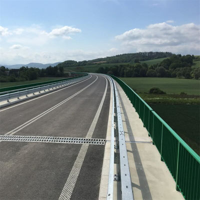 Tecnología galvanizada en caliente y laminada en frío AASHTO M-180 Barrera de seguridad de carretera estándar