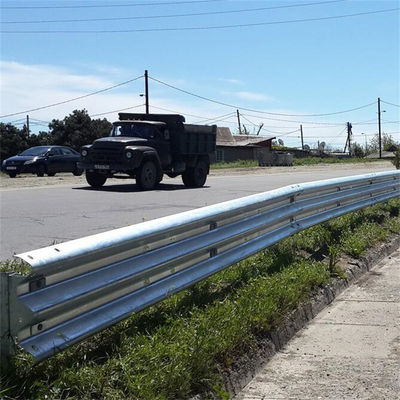 Costes por pie de acero de vigilancia de carreteras de vigas W hechas de acero de banda Q345 para protección de carreteras