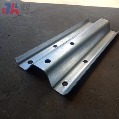 Costes por pie de acero de vigilancia de carreteras de vigas W hechas de acero de banda Q345 para protección de carreteras