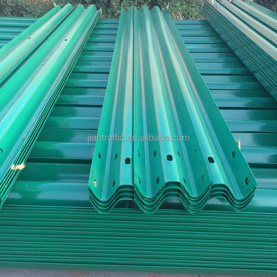Estándar AASHTO M-180 Seguridad vial W Beam Galvanized Guardrail para descuento en el mercado