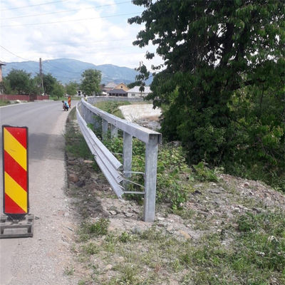 Barranco de protección de carretera de placa de acero de viga W personalizado para la seguridad vial de un profesional