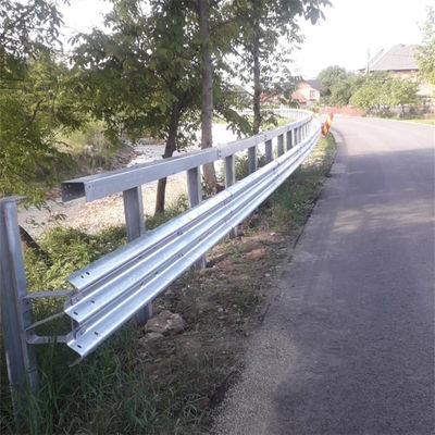 Sistema de barandillas de protección de carreteras de acero galvanizado seguro para el tráfico vial con aceros de banda Q345