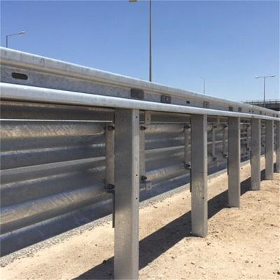 Sistema de barandillas de protección de carreteras de acero galvanizado seguro para el tráfico vial con aceros de banda Q345