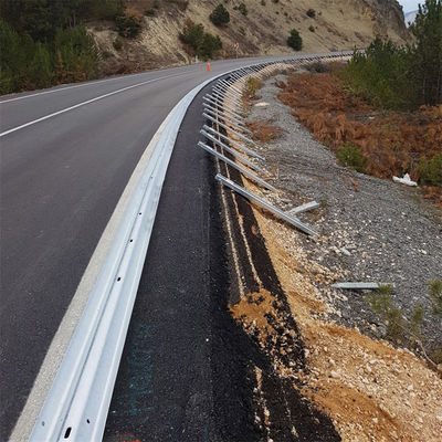 Seguridad vial Color personalizado W Beam Highway Guardrail Barrera de tráfico en California