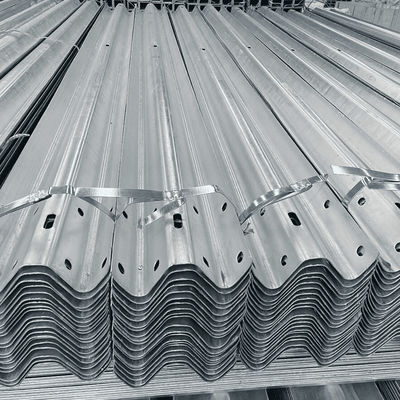Seguridad vial Usado barandilla de protección de la carretera Revestimiento de zinc 550-600 g/m2 Galvanizado en caliente